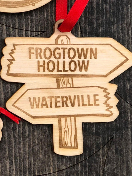 "Frogtown Hollow / Waterville" arrow, directional sign.